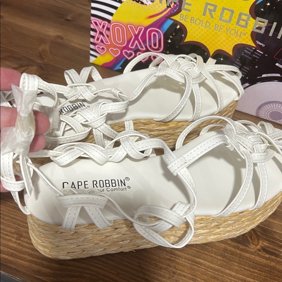 Cape Robbin Lunda White Espadrille Platform Sandals. New in box size 7 - Picture 2 of 8